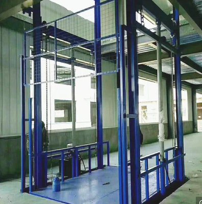 1000kg porta automática do elevador da carga da capacidade 3kw para a construção industrial