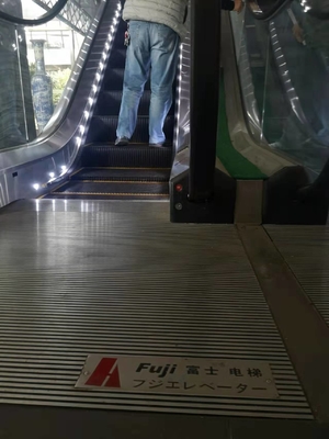 Pessoa movente de baixo nível de ruído da escada rolante 9000 da passagem/escada rolante do shopping etapa da hora 800mm